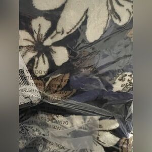 Vera Bradley Floral Print Blanket (NIP)